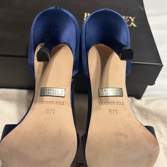 Bagdley Mischka Navy Blue Satin Lacie Pump Size 6M - Picture 4 of 8